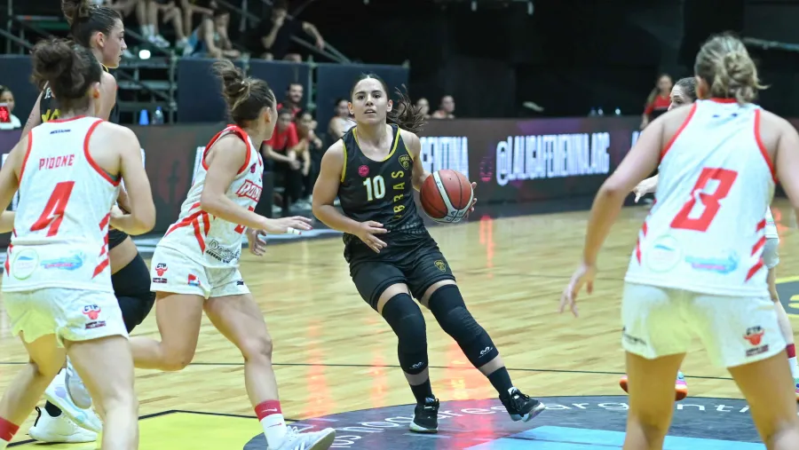 La entrerriana Valeria Fernández se destacó en el triunfo de Obras Sobre Rocamora