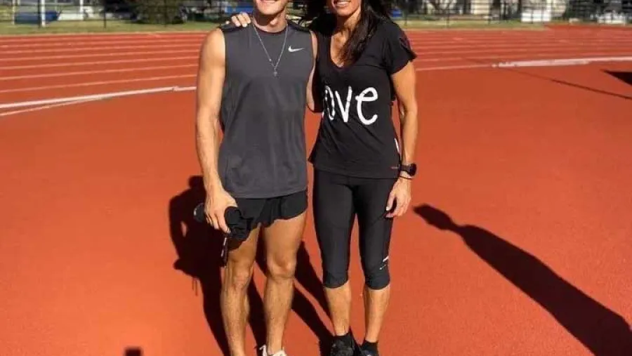 Pablo Zaffaroni y Gabriela Sabatini Gabriela Sabatini probó el salto con garrocha junto al entrerriano Pablo Zaffaroni