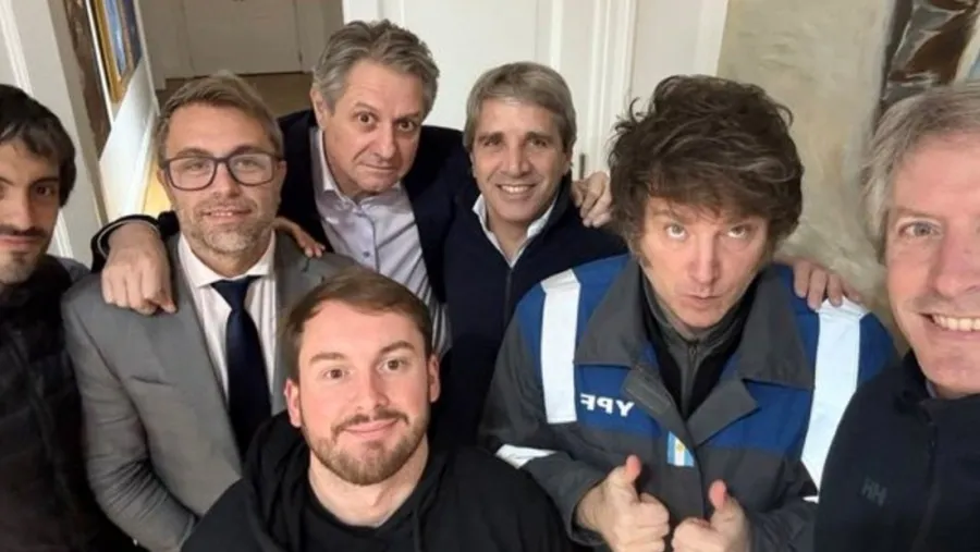 Javier Milei felicitó a Luis Caputo por las cifras de la inflación. Foto X