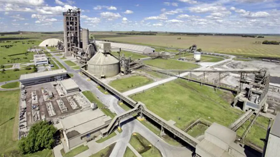 El sector de producción de cemento muestra un parate que responde al freno de la construcción.