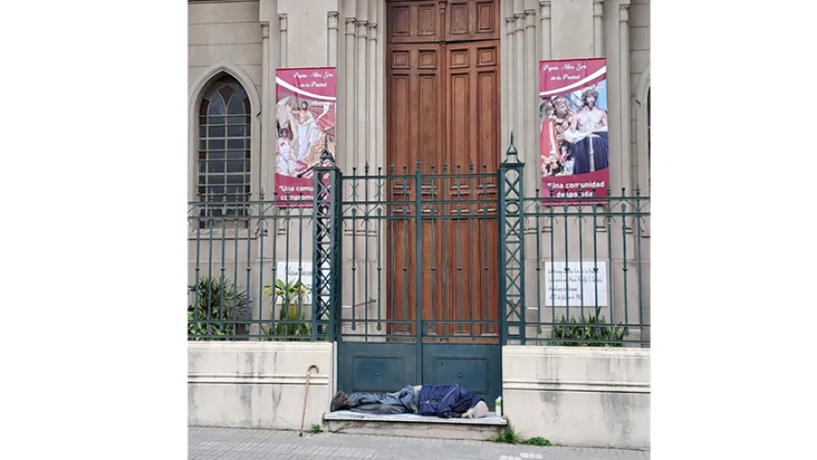 Una imagen provocadora que construye silencios.