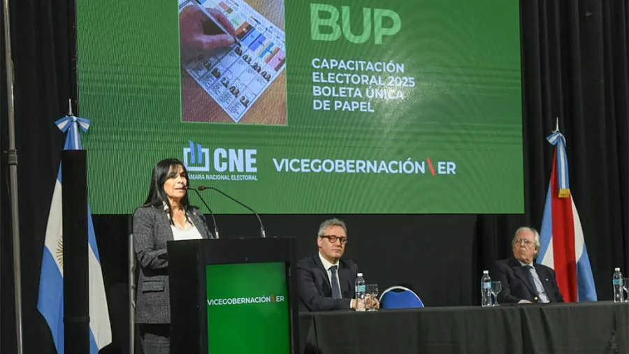 La vicegobernadora, Alicia Aluani, presidió la primera capacitación electoral sobre la nueva modalidad de votación de Boleta Única de Papel (BUP).