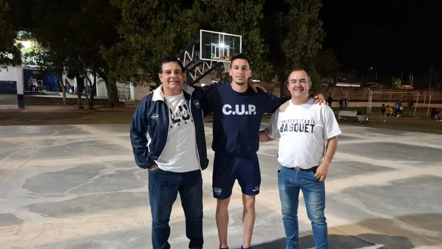 Darío Rodríguez, el presidente Leonardo Acosta y José Savio