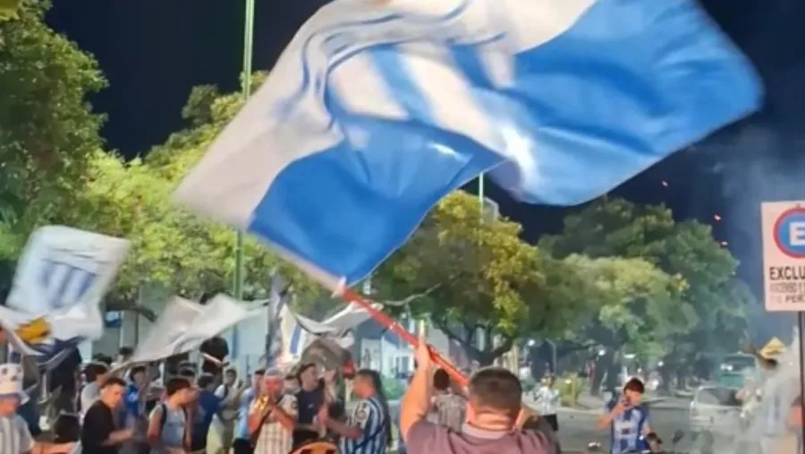 Banderazo - Juventud Unida de Gualeguaychú.