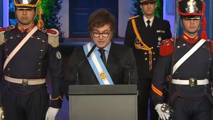 Milei en la firma del Pacto de Mayo el año pasado.