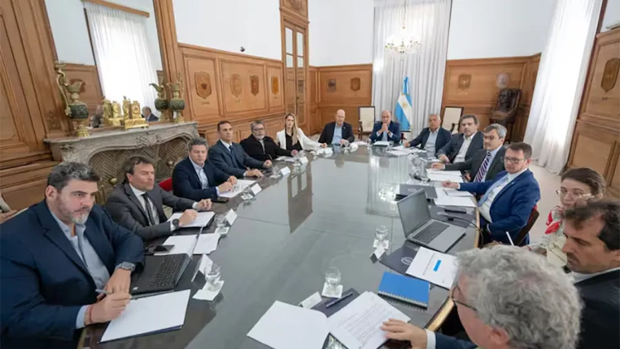 La reunión del Consejo de Mayo, a la que se sumaron interesados en impulsar las reformas laboral y tributaria.