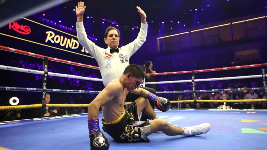 Fernando Martínez knock-out frente a Jesse Rodríguez.