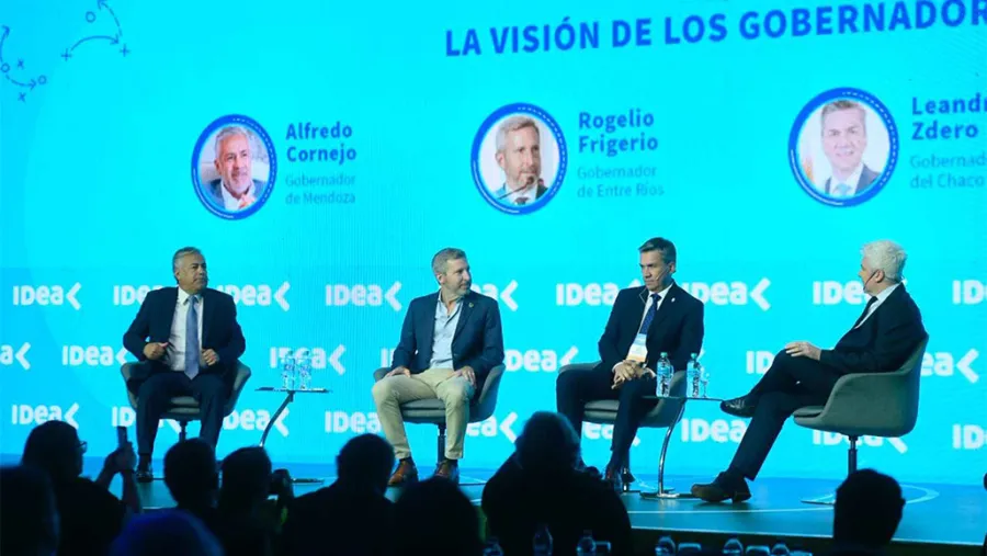 Alfredo Cornejo (Mendoza), Rogelio Frigerio (Entre Ríos) y Alejandro Zdero (Chaco) estuvieron en el coloquio de IDEA.