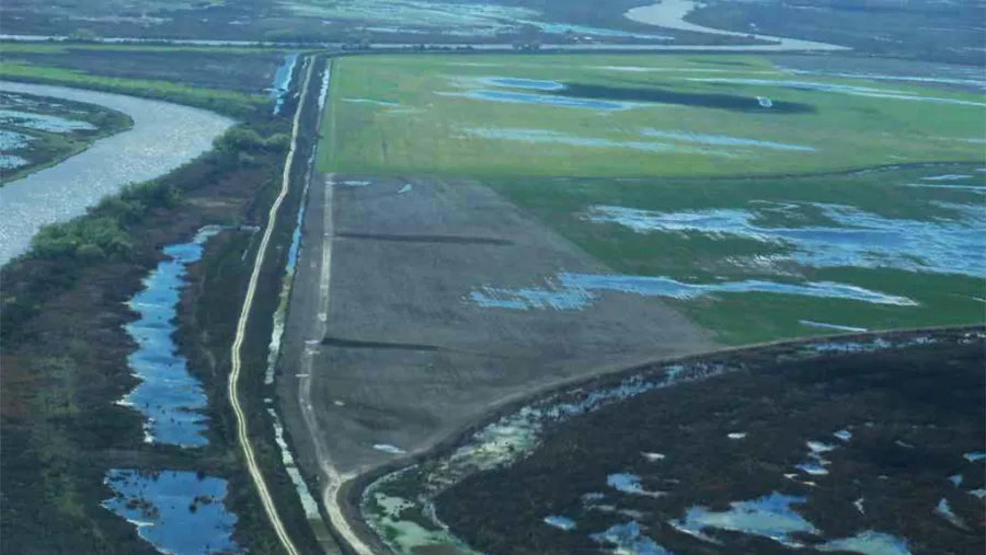 Los humedales, aliados naturales para mitigar el efecto de las inundaciones están siendo destruidos por los terraplenes que se construyen a la vista de todos y sin controles.