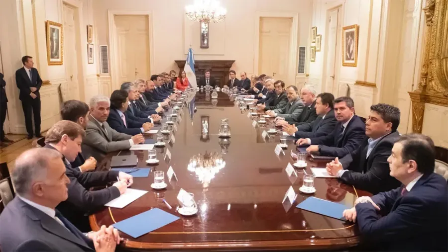 En la relación del gobierno de Javier Milei con los gobernadores prevalece la desconfianza.