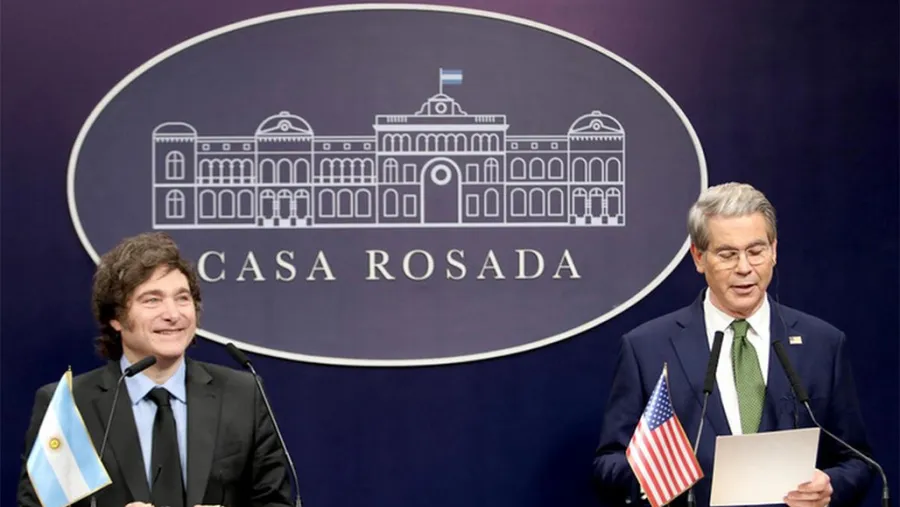 Imagen de archivo de Javier Milei y Scott Bessent.