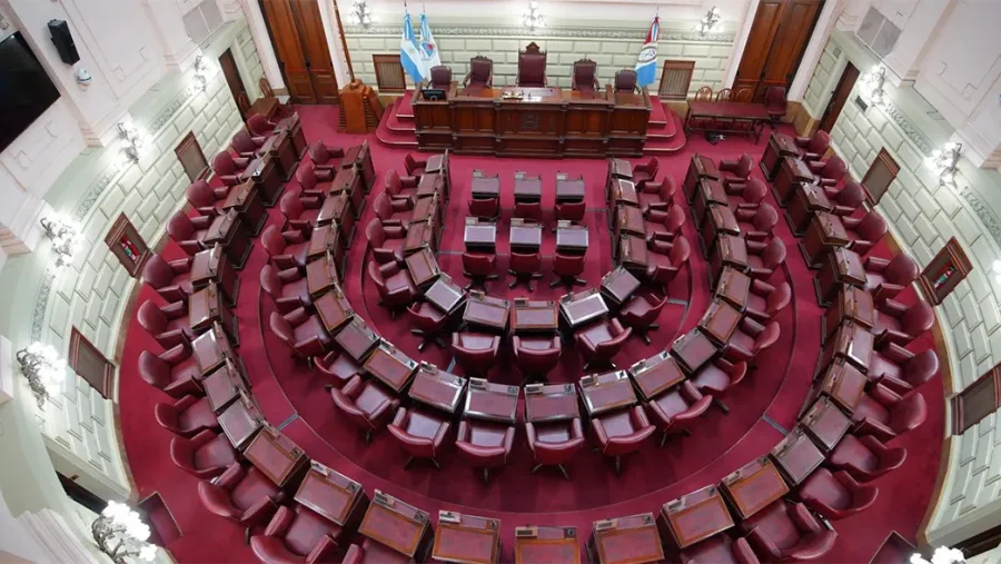 El recinto de Diputados ya está listo para recibir a los 69 convencionales el lunes. Ahora se trabaja para acordar el reglamento de funcionamiento de la Convención Constituyente.