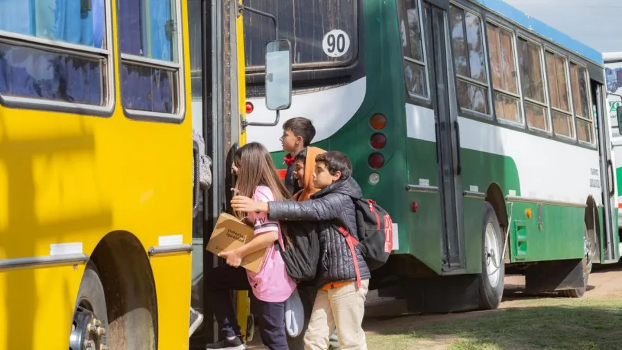 Cientos de niños quedan sin transporte para ir a la escuela por recortes del Inaubepro