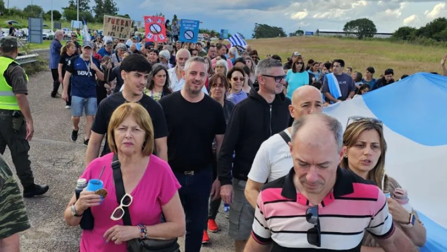 José Luis Walser marcha en Colón contra HIF Global