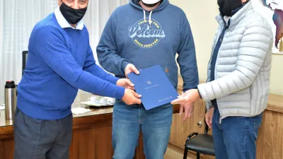 Bahillo con Martínez entrega créditos rurales