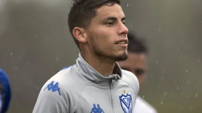 Vélez acordó verbalmente con Almería por la venta del entrerriano Lucas Robertone