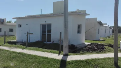 Reanudaron la construcción de viviendas en Villa Mantero