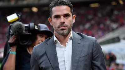 Boca pretende como DT a Fernando Gago, pero antes debe resolver su salida de Chivas