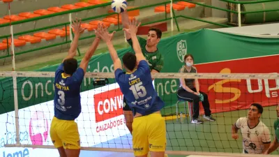 Vóley: Paracao tropezó en el arranque de la Copa Aclav y complicó su panorama