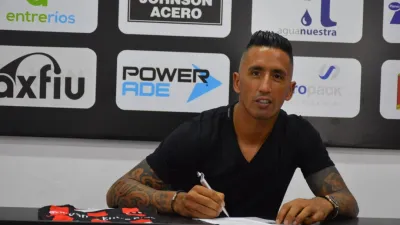Lucas Barrios: “Vengo a tratar de sumar y ayudar al club para que nos quedemos en Primera”