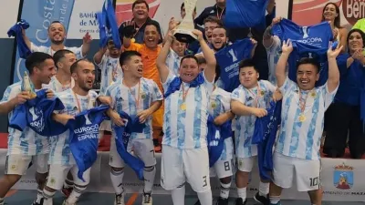 Fútbol de Talla Baja: el paranaense Ángel Ielpo gritó campeón de la Eurocopa con Argentina