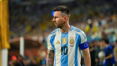 Lionel Messi sufrió una lesión ligamentaria y no jugará por tiempo indeterminado