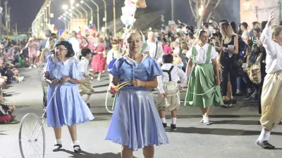 Las próximas noches programadas de los Corsos Populares “Matecito” de Gualeguaychú serán los viernes 28 de enero, 4 y 11 de febrero; en tanto el Corso Infantil será el domingo 13 de febrero y el Entierro de Carnaval el viernes 18 de febrero.