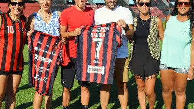 Javier “Conejito” Saviola visitó el Grella y hasta jugó un “picadito” en Patronato