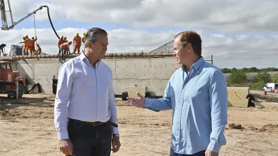 El intendente de Paraná Adán Bahl y el gobernador Gustavo Bordet recorrieron la obra de vinculación entre la Ruta 12 y la avenida Circunvalación de la capital provincial.