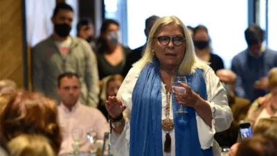 “Se deben honrar las deudas porque es lo que corresponde. No acordar sería la bancarrota”, definió Elisa Carrió.