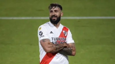 El delantero de River viajará este martes a los Países Bajos para sumarse por seis meses al equipo que integra el zaguero concordiense. Sin continuidad en el elenco de Marcelo Gallardo, el Oso llegará a Europa con una opción de compra que aún no trascendió.