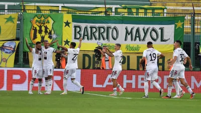El exPatronato Jonathan Herrera anotó un gol histórico para Deportivo Riestra