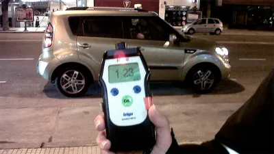 Se establece como límite permitido para conducir un vehículo particular 0,5 gramos de alcohol por litro de sangre.