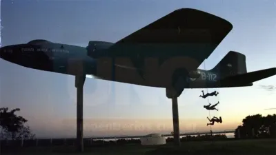 En 2005, familiares de víctimas de la dictadura realizaron una intervención en Paraná; para representar los vuelos de la muerte.