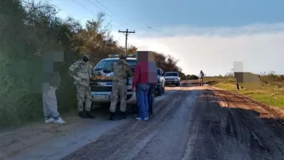 La Brigada Abigeato secuestró armas y constató la actividad de caza ilegal, además de liberar aves autóctonas en la zona rural de Gualeguaychú.