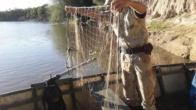 Los operativos conjuntos entre la Policía y la Prefectura previenen el delito en la zona rural.