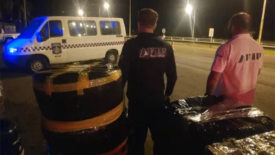 Aduana realizó un operativo en Concordia donde secuestró 200 neumáticos.