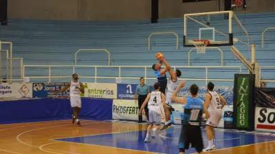 Básquet: Echagüe cayó con Ameghino y perdió la punta en la Conferencia Norte