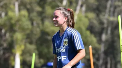 Fútbol: la entrerriana Agostina Holzheier entrena con la preselección argentina mayor