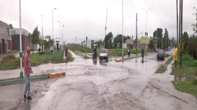 Calles anegadas en Paraná por las intensas lluvias