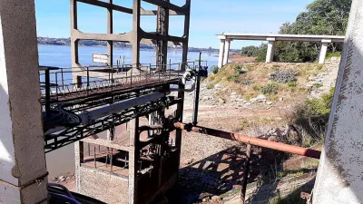 El objetivo de la protección costera que se construirá es controlar los problemas de erosión de margen y retroceso de la barranca ubicada en la margen derecha del río Uruguay, a unos 12 kilómetros aguas debajo de la represa de Salto Grande.