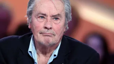 El legendario actor francés Alain Delon murió este domingo en su residencia en Douchy, en el centro de Francia.