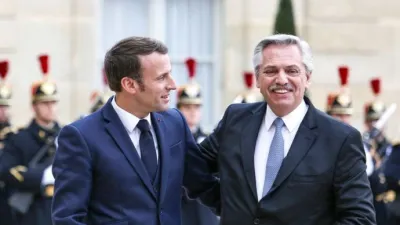 Fernández fue invitado por Macron para participar del Foro de París