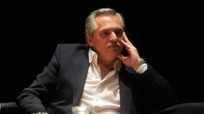 En el entorno de Alberto Fernández se analiza seriamente enviar al Congreso una ley Emergencia Económica similar a la de enero de 2002, para “agilizar” decisiones desde el Ejecutivo. De prosperar la iniciativa, el diálogo con la oposición será clave.