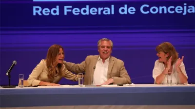 Alberto Fernández junto a la diputada nacional Victoria Tolosa Paz.
