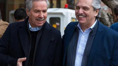 El diputado nacional Felipe Solá es parte de la comitiva que viajó con Alberto Fernández a México.