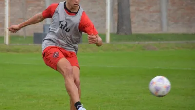 Con un juvenil como novedad, Rodolfo De Paoli dio la lista de convocados en Patronato