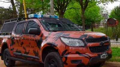 En más de quince allanamientos se logró detener a veinte personas sospechada de integrar una banda que robaba y comercializaba armas y drogas con complicidad de algunos Policías.