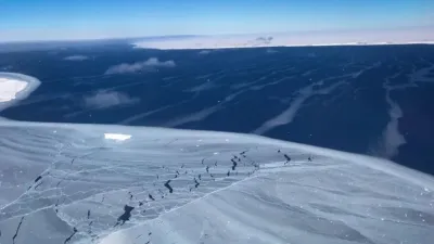 Según un estudio, hielo marino de la Antártida está en la menor superficie de su historia