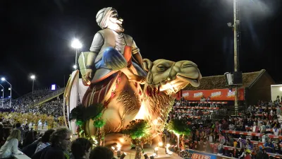 Kamarr (Centro Cultural Sirio Libanés) fue la encargada de abrir la quinta noche en el Corsódromo “José Luis Gestro”.